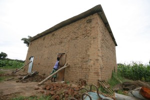 Houses that once sheltered farmworkers stand empty as lands are reallocated for commercial farming and other profit-making purposes in Africa. Credit: Jeffrey Moyo/IPS